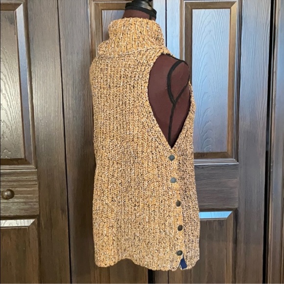 Valentina Vest - Picture 7 of 9